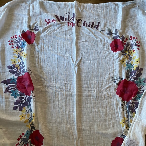 Assortment , milestone blanket, milk snob modern swaddle, bibs, hanging sign - Picture 2 of 7